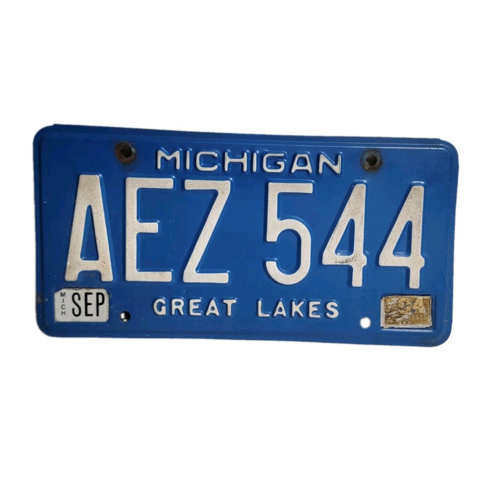 Vintage 1980s Michigan License Plate Great Lakes Blue AEZ544 Automobilia